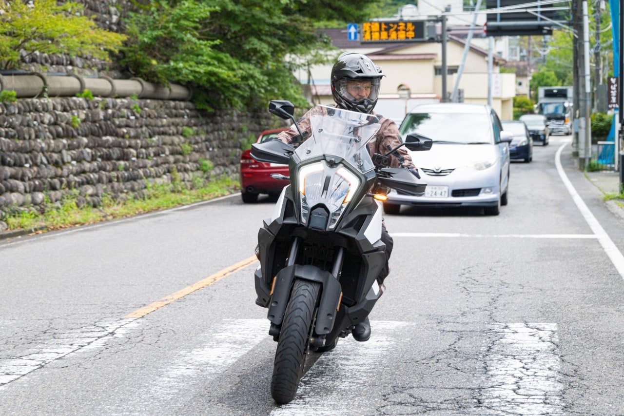 Tutto sulla nuova KTM 1390 Adventure: cambio automatico e ARAS di seconda generazione